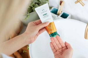The Body Shop Vitamin C Glow Cleansing Polish - 100ml