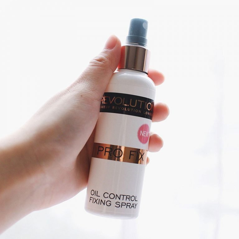 Makeup Revolution Pro Fix Oil Control Fixing Spray (100ml)