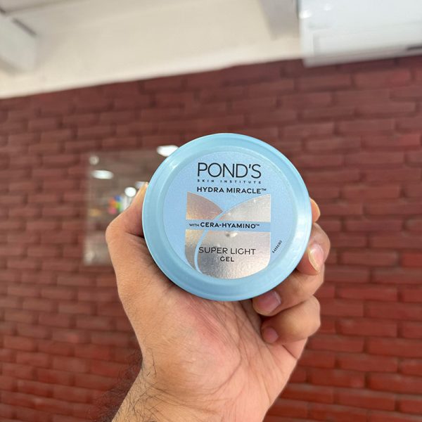 POND'S Super Light Gel Oil-Free Moisturize with Hyaluronic Acid & Vitamin E 48HR Hydration - 100ml