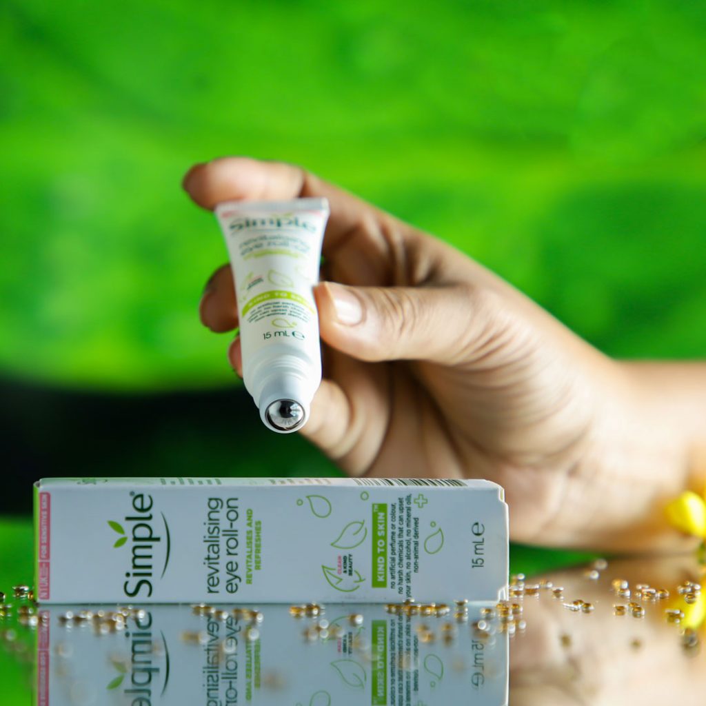 Simple Kind to Eyes Revitalising Eye Roll-on (15ml)