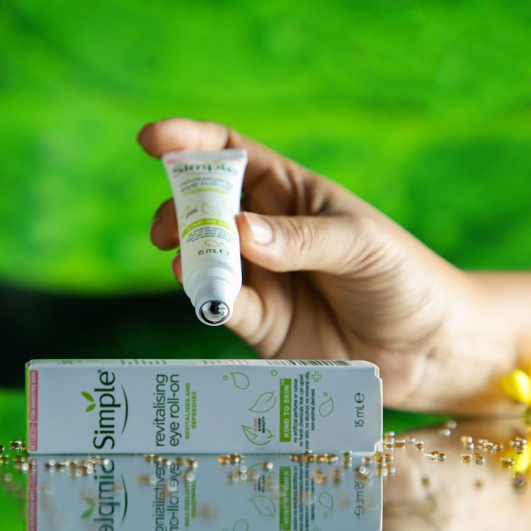 Simple Kind to Eyes Revitalising Eye Roll-on (15ml)