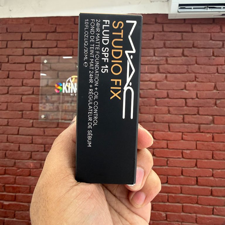 M.A.C Studio Fix Fluid SPF 15 Foundation NC 20 - 30ml