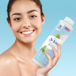 St. Ives Exfoliating Body Wash Sea Salt And Pacific Kelp - 650ml