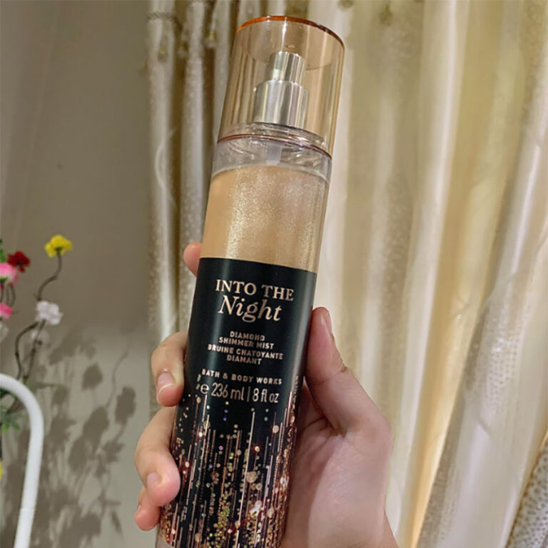 Bath & Body Works Into The Night Shimmer Body Mist – 236ml