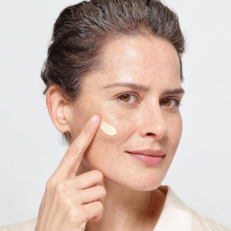 L'Oreal Revitallift Night Anti-Wrinkle Pressed Cream with Retinol + Niacinamide - 48gm
