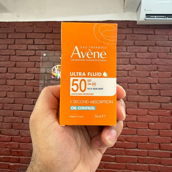 Avène Ultra Fluid 1 Second Absorption Oil Control SPF50 H.E.V Blue Light - 50ml