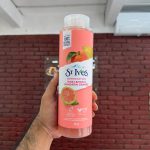 St. Ives Exfoliating Body Wash Pink Lemon & Mandarin Orange - 700ml