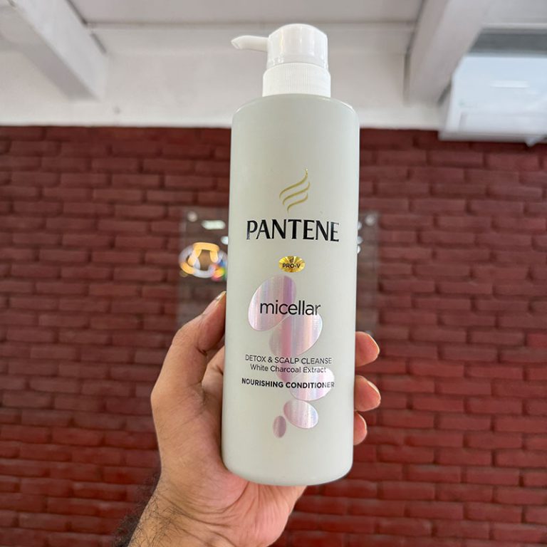 Single Item Hair conditioner in 1 bottle pump Deeply cleans and improves scalp without drying skin With White Charcoal Extract For oily to balanced hair