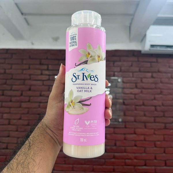 St. Ives Vanilla & Oat Milk Pampering Body Wash - 700ml